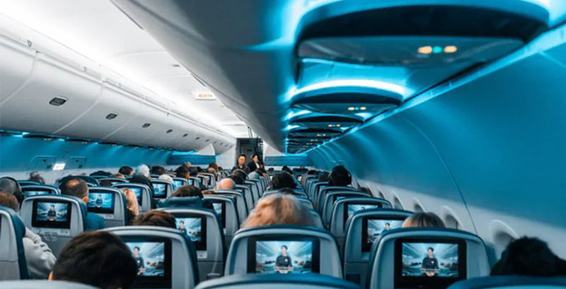 Flugzeugkabine mit Passagieren
