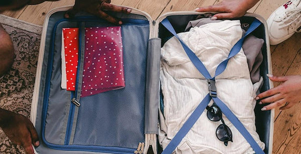 Koffer mit Kleidung für 10kg