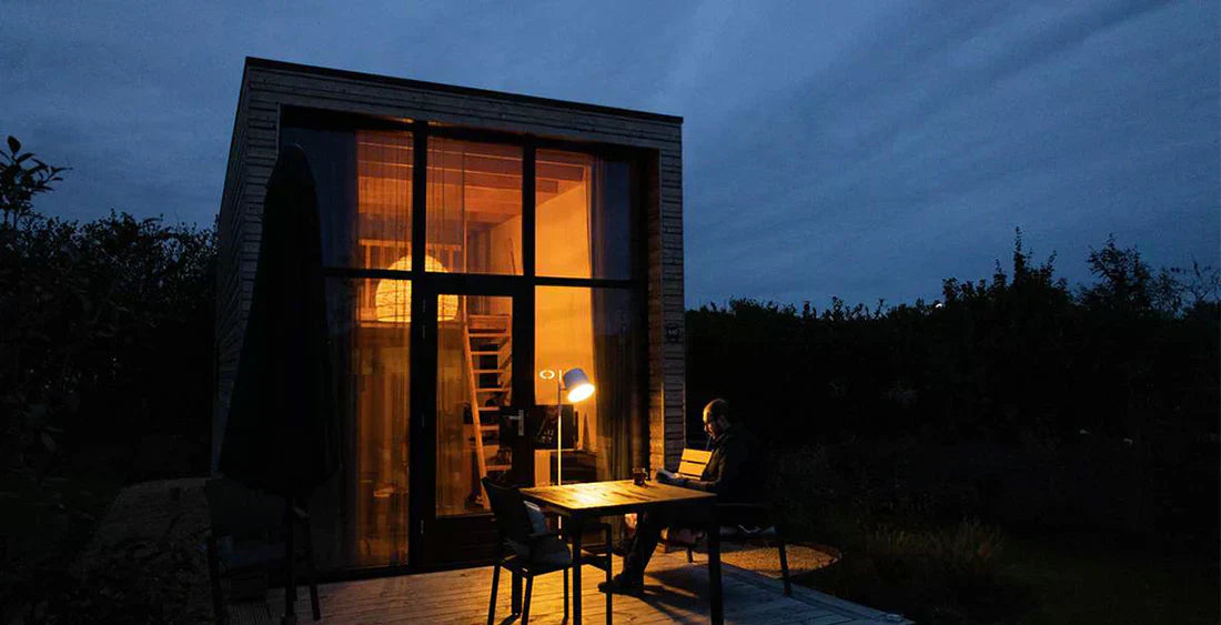Gemütliches Haus mit Terrasse bei Nacht